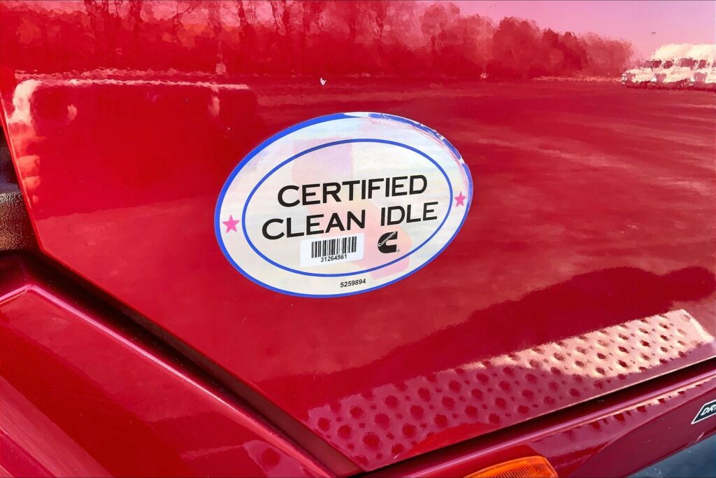 2022 CUM LT625 6×4 Sleeper