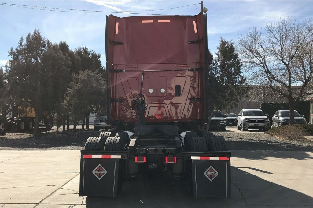 2023 CUM LT625 6X4 Sleeper