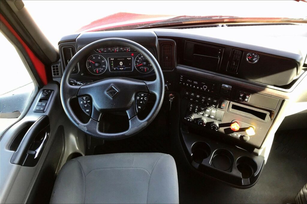 2023 CUM LT625 6X4 Sleeper