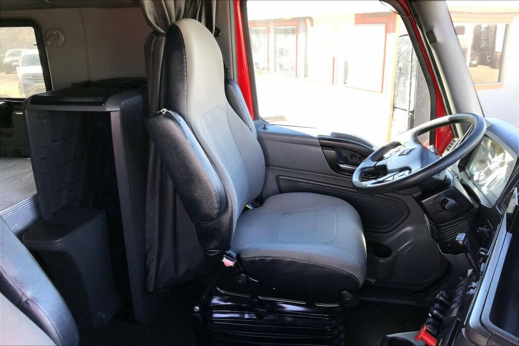 2023 CUM LT625 6X4 Sleeper