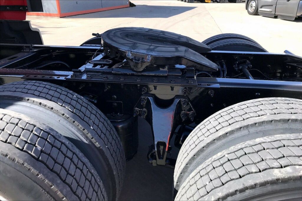 2023 CUM LT625 6X4 Sleeper