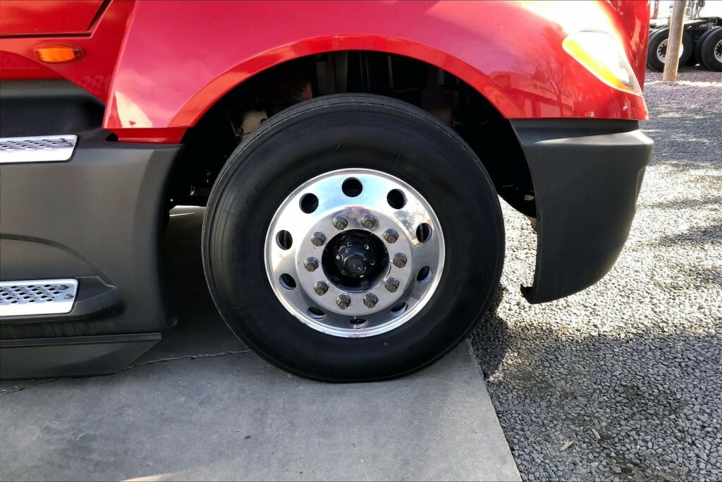 2023 CUM LT625 6X4 Sleeper