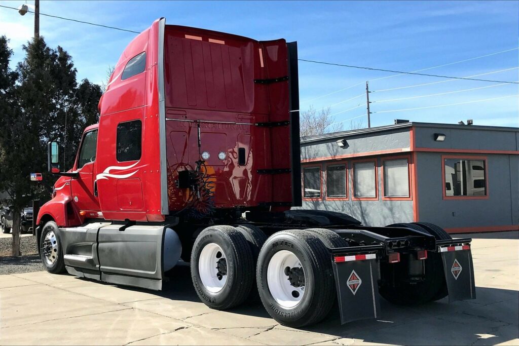 2023 CUM LT625 6X4 Sleeper