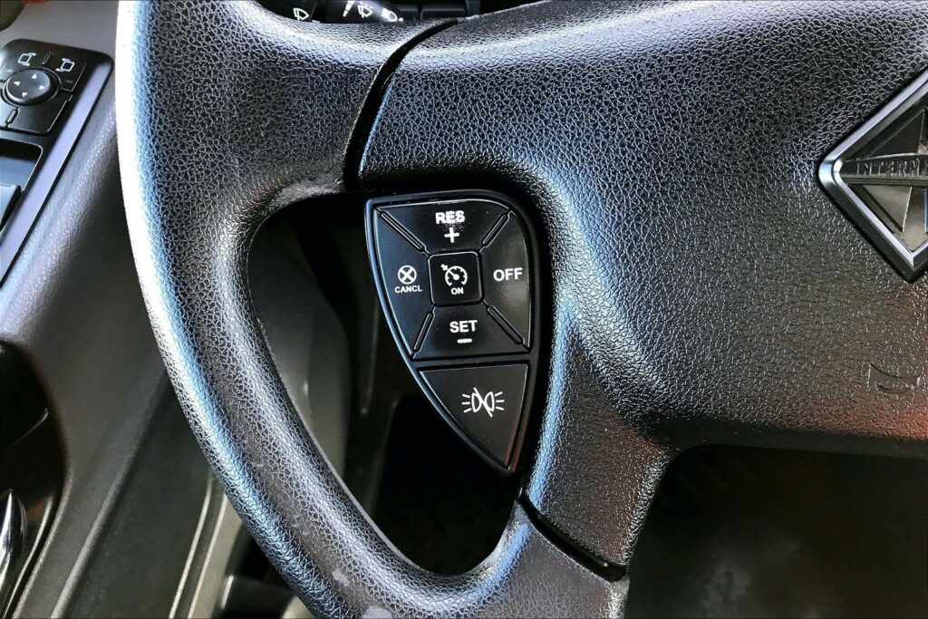 2023 CUM LT625 6X4 Sleeper