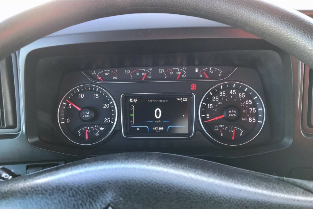 2023 CUM LT625 6X4 Sleeper