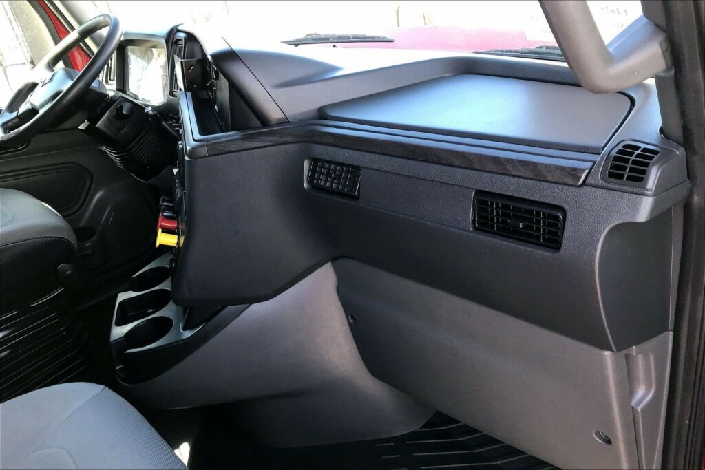 2023 CUM LT625 6X4 Sleeper