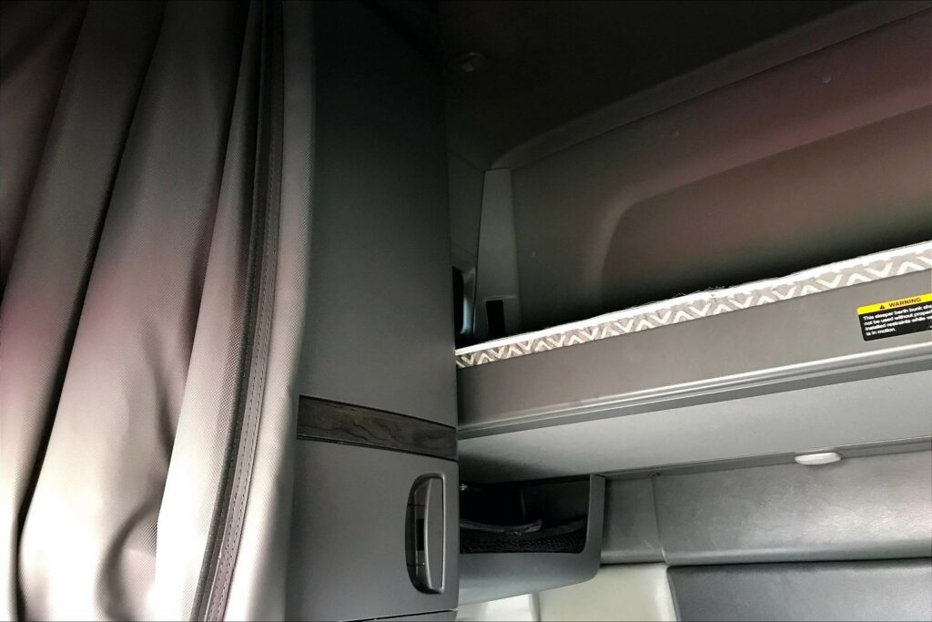 2023 CUM LT625 6X4 Sleeper