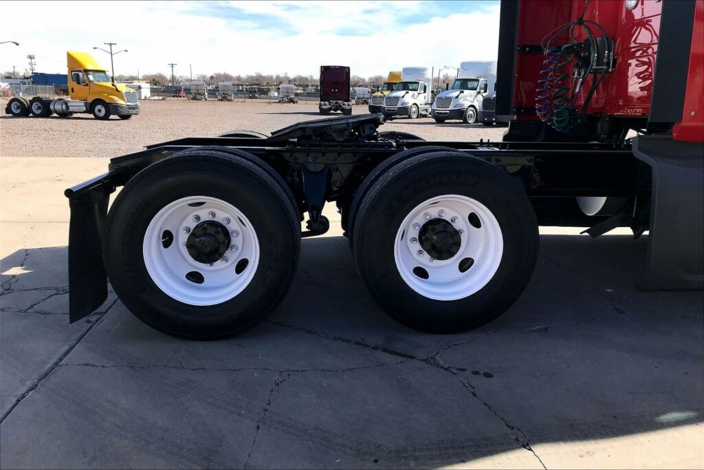 2023 CUM LT625 6X4 Sleeper