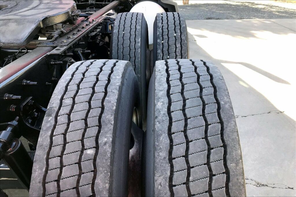 2023 CUM LT625 6X4 Sleeper