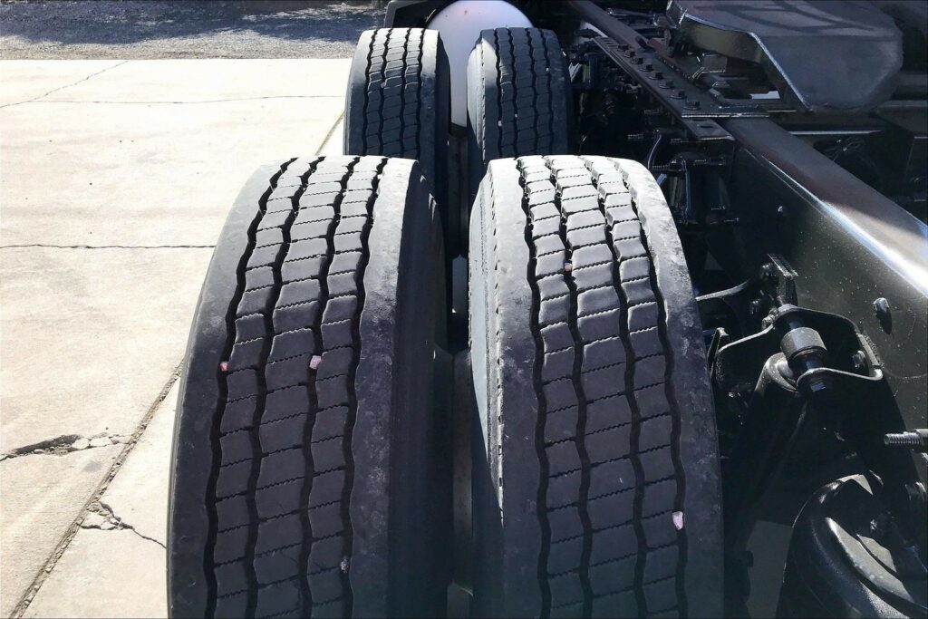 2023 CUM LT625 6X4 Sleeper