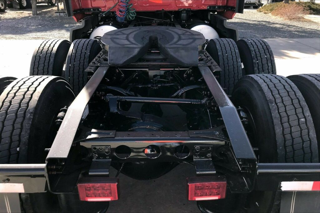 2023 CUM LT625 6X4 Sleeper