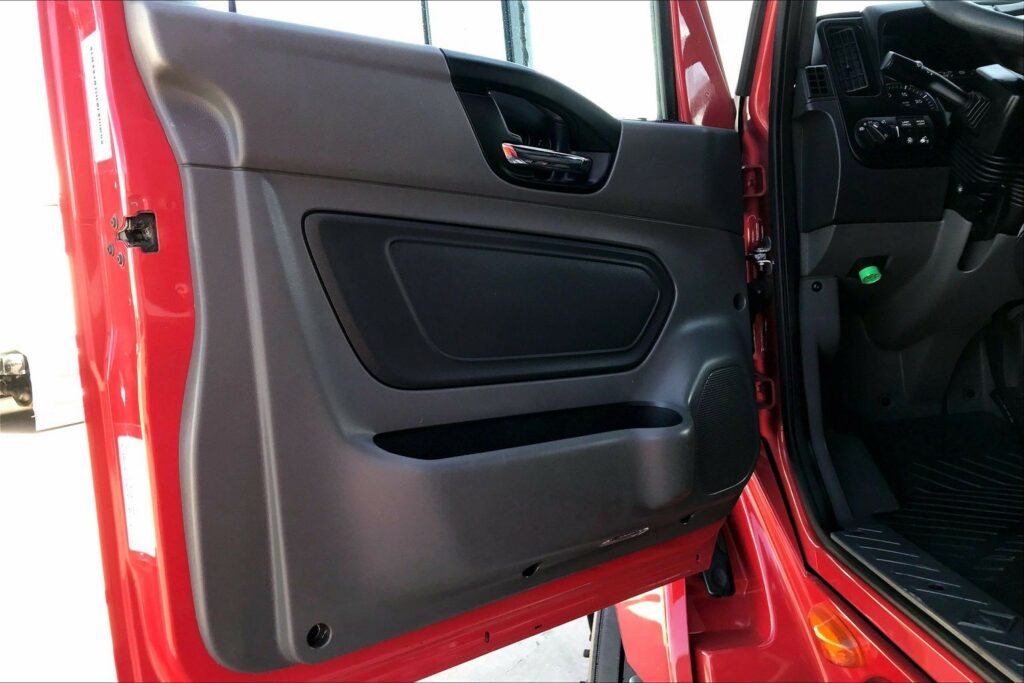 2023 CUM LT625 6X4 Sleeper