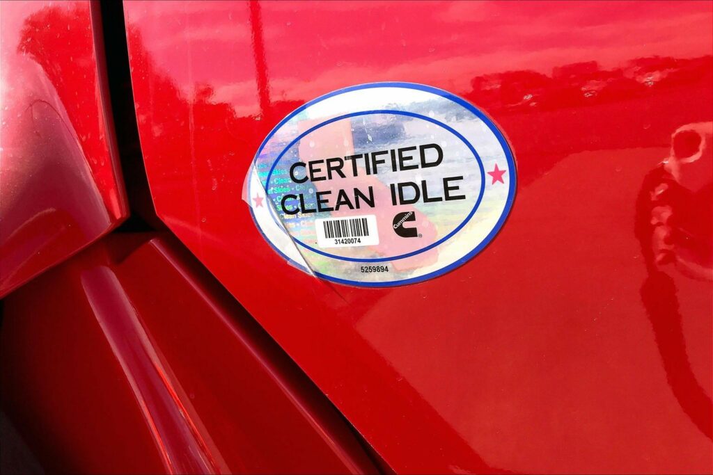 2023 CUM LT625 6X4 Sleeper