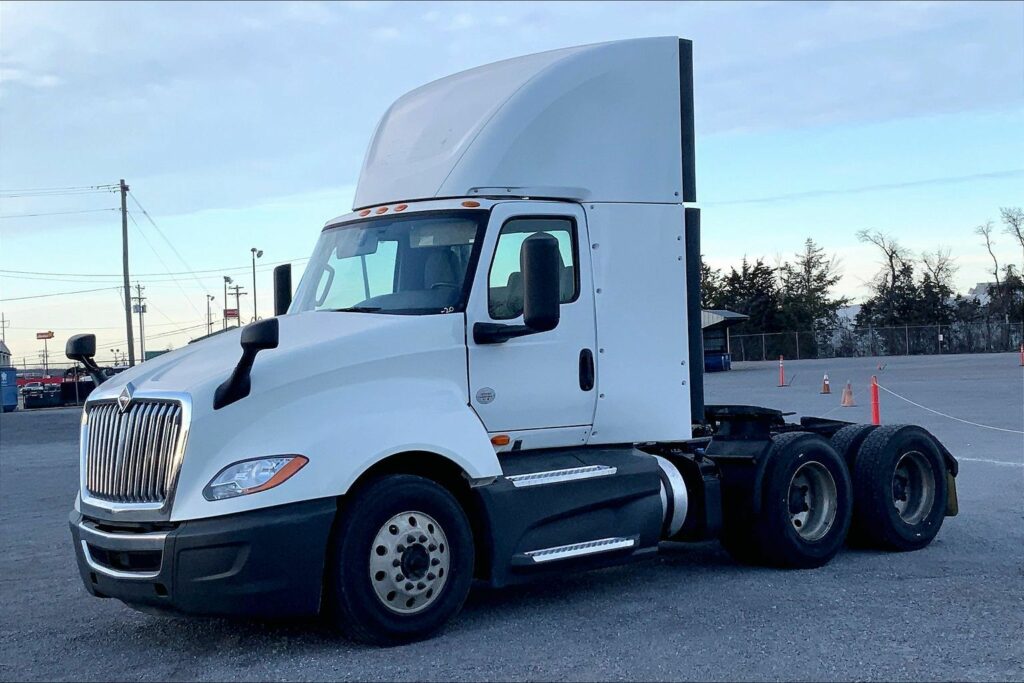 2021 CUM LT625 6×4 Day Cab