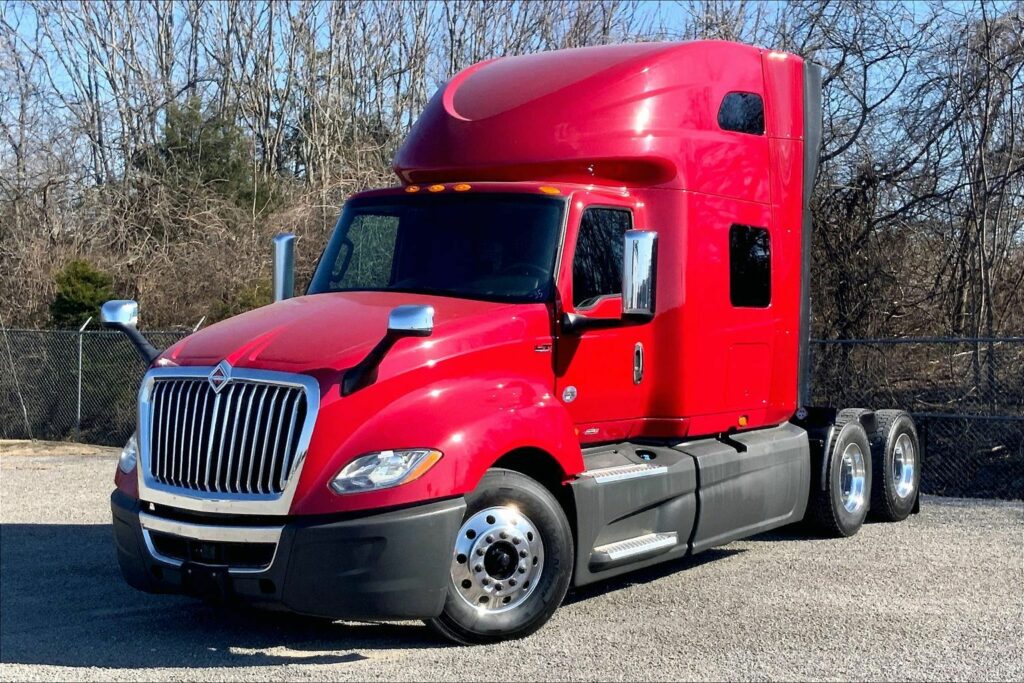 2022 CUM LT625 6×4 Sleeper