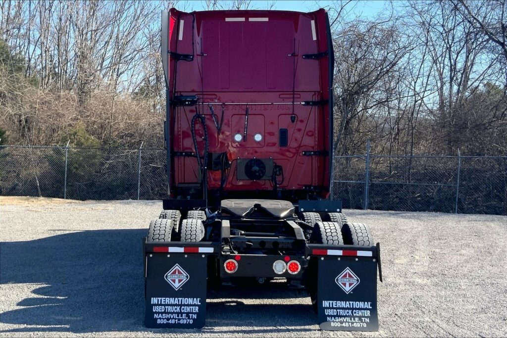 2022 CUM LT625 6×4 Sleeper