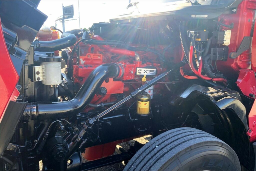 2022 CUM LT625 6×4 Sleeper