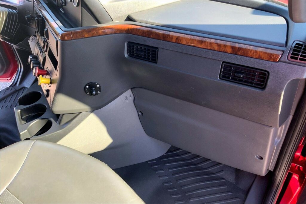 2022 CUM LT625 6×4 Sleeper