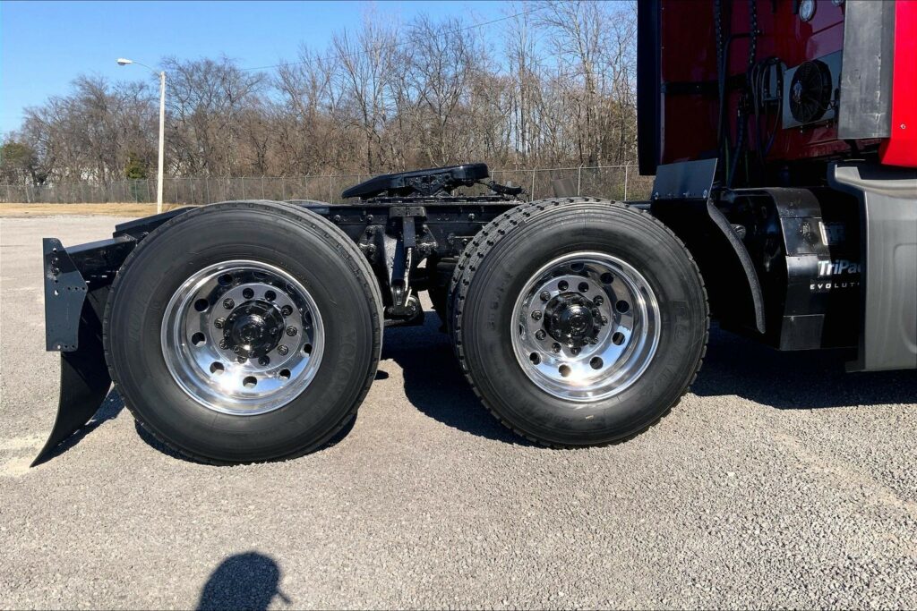 2022 CUM LT625 6×4 Sleeper