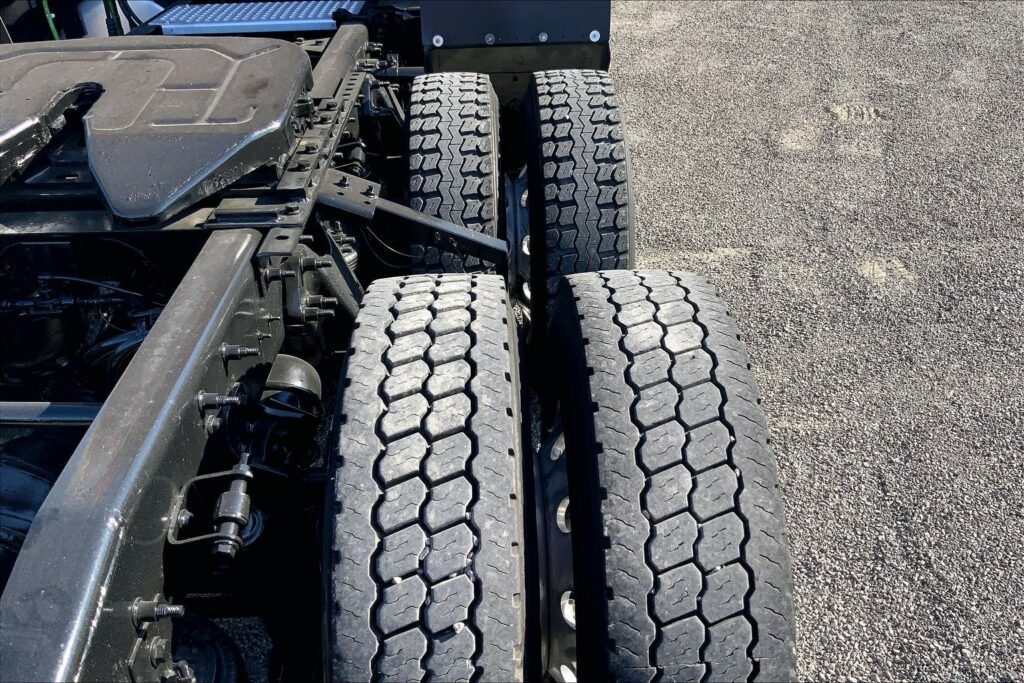 2022 CUM LT625 6×4 Sleeper