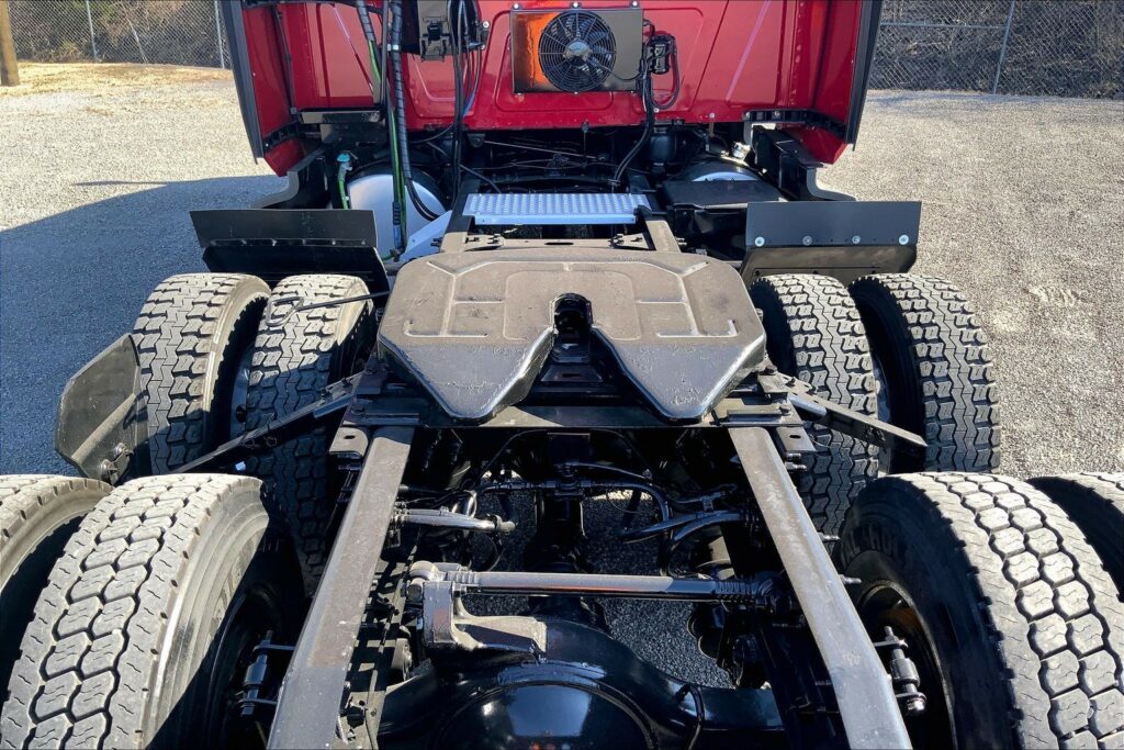 2022 CUM LT625 6×4 Sleeper