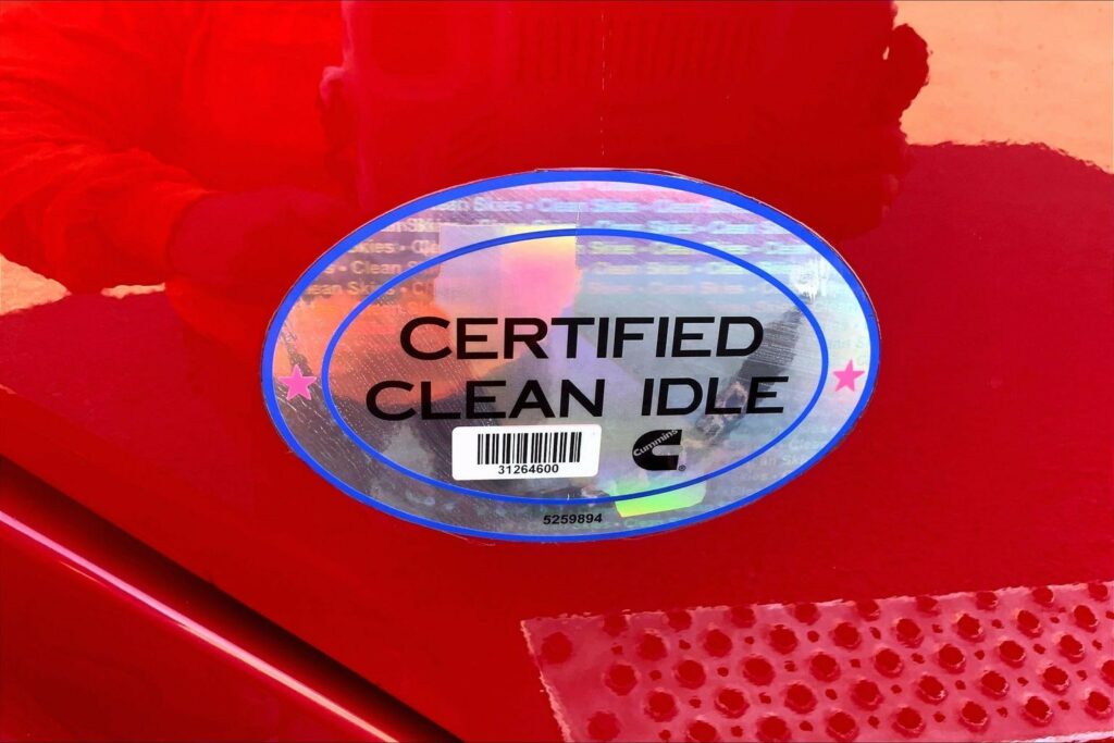 2022 CUM LT625 6×4 Sleeper