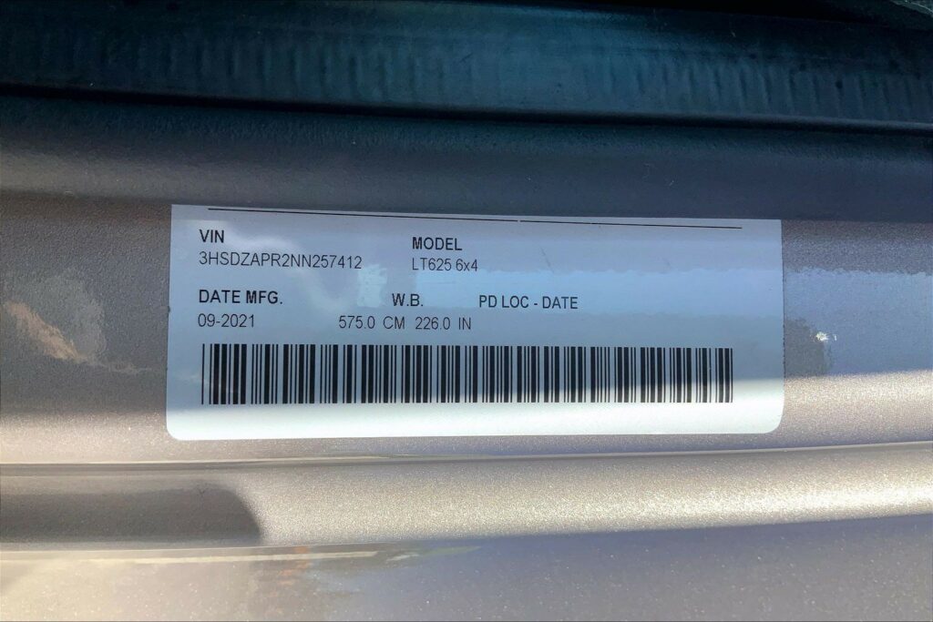 2022 CUM LT625 6×4 Sleeper