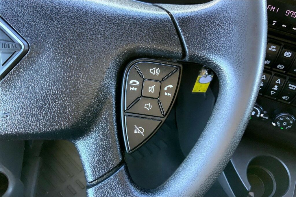 2022 CUM LT625 6×4 Sleeper