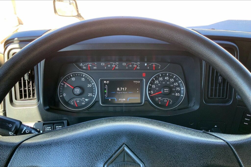 2022 CUM LT625 6×4 Sleeper