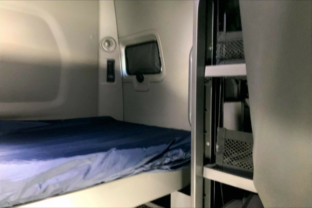 2022 CUM LT625 6×4 Sleeper