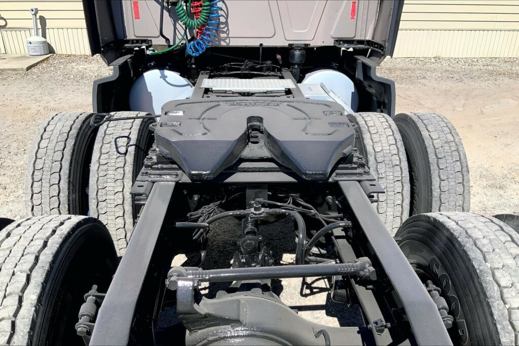 2022 CUM LT625 6×4 Sleeper