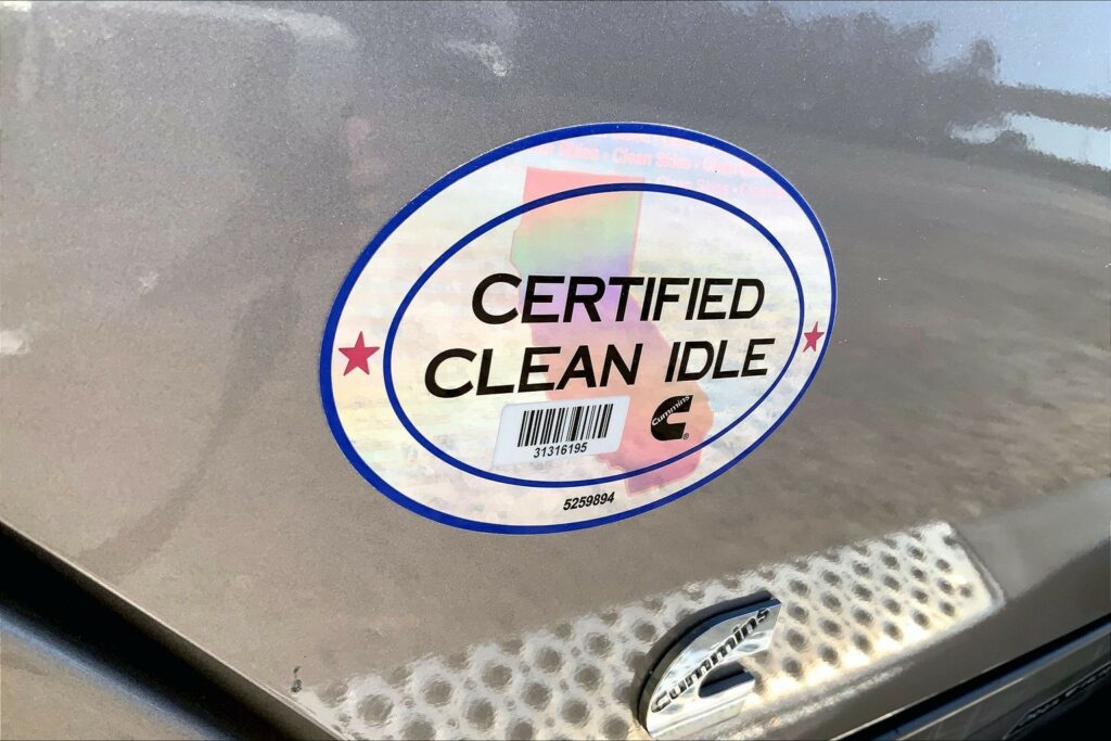 2022 CUM LT625 6×4 Sleeper