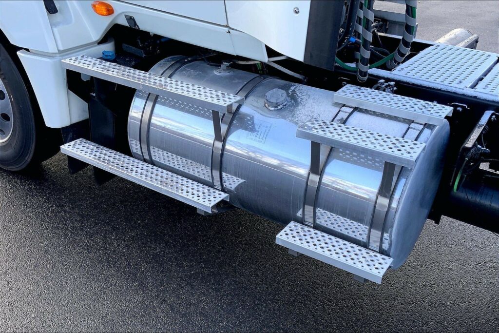 2020 CUM LT625 6×4 Day Cab