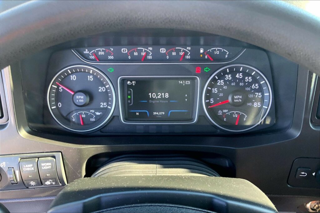 2022 CUM LT625 6×4 Sleeper