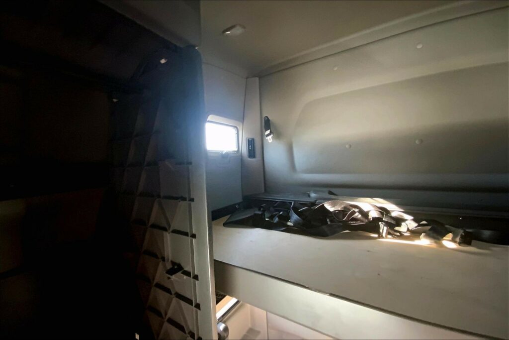 2022 CUM LT625 6×4 Sleeper