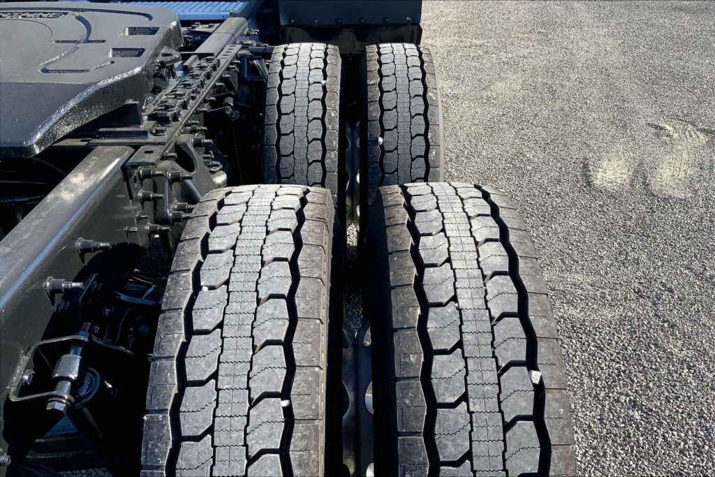 2022 CUM LT625 6×4 Sleeper