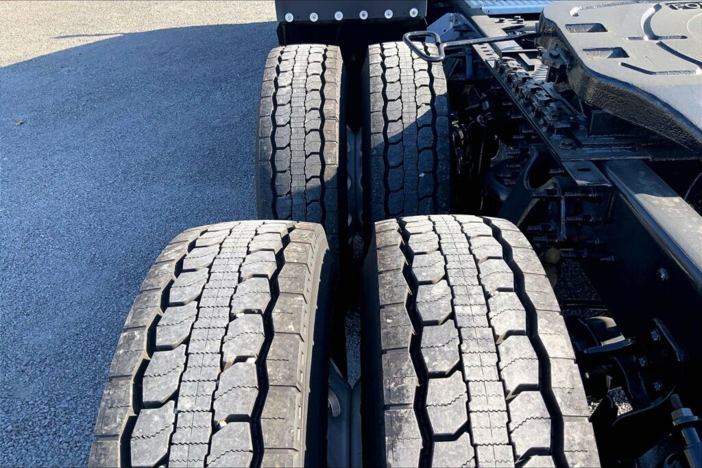 2022 CUM LT625 6×4 Sleeper