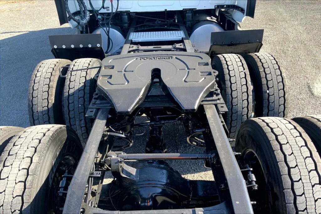 2022 CUM LT625 6×4 Sleeper