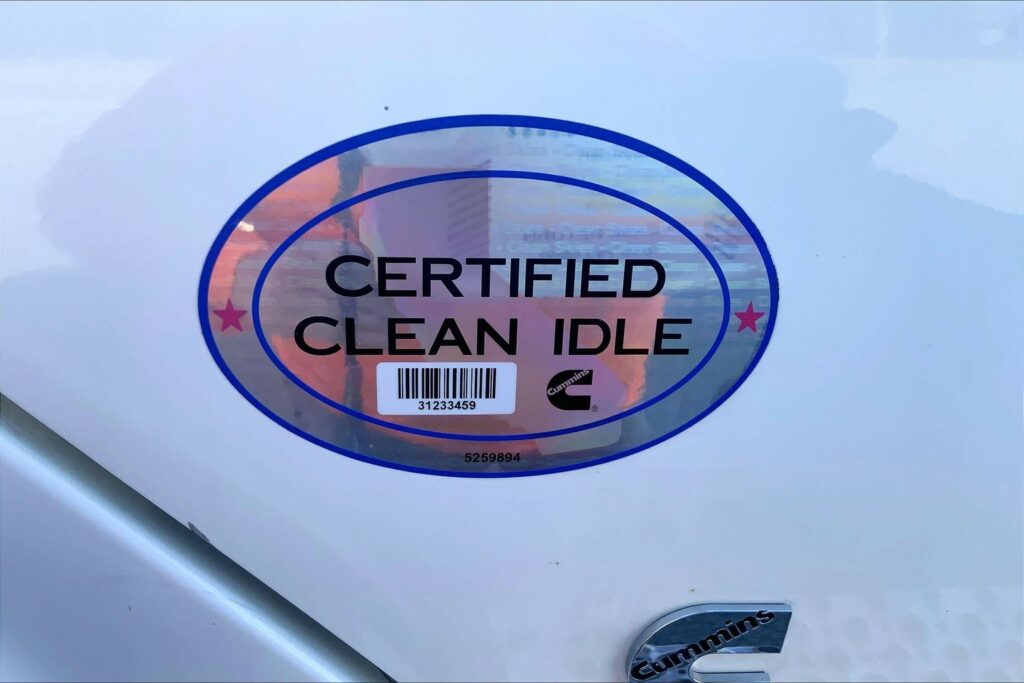 2022 CUM LT625 6×4 Sleeper