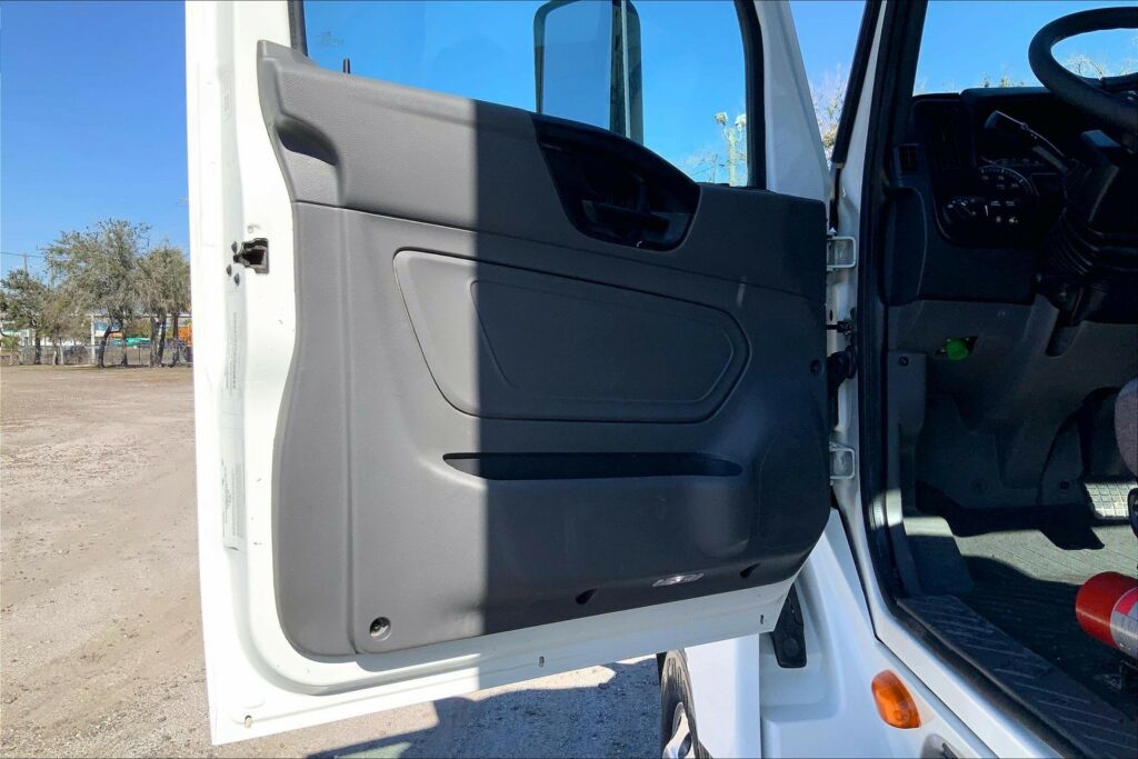 2021 CUM LT625 6×4 Day Cab