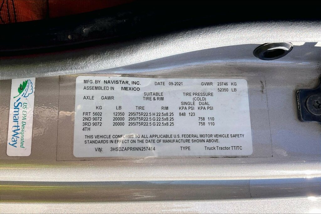 2022 CUM LT625 6×4 Sleeper