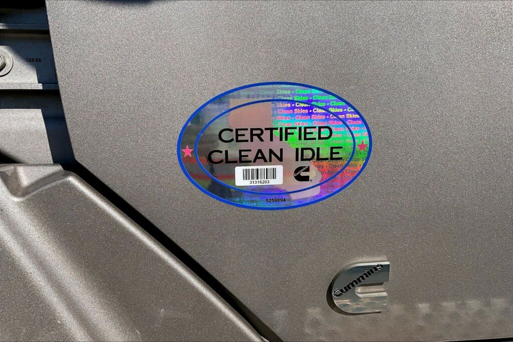 2022 CUM LT625 6×4 Sleeper