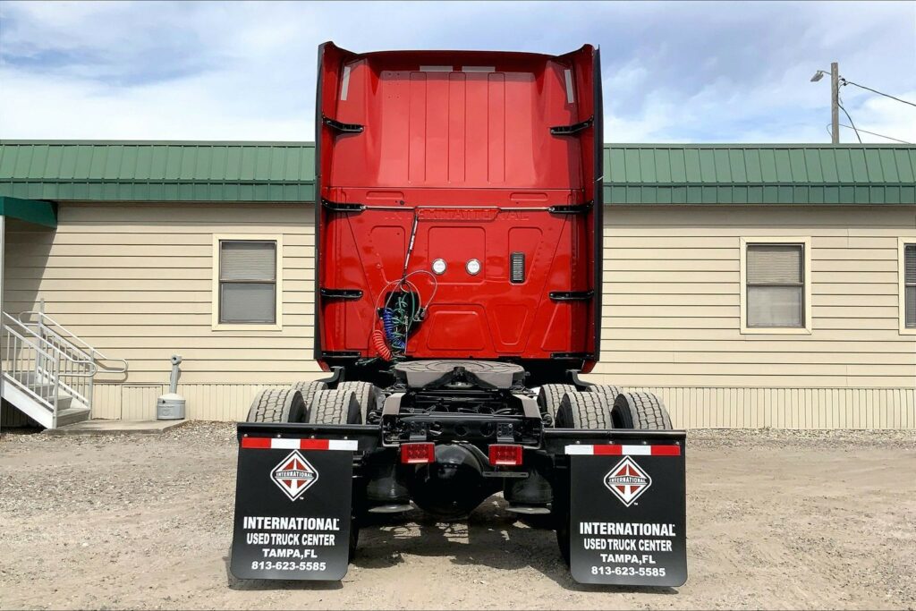 2023 CUM LT625 6X4 Sleeper