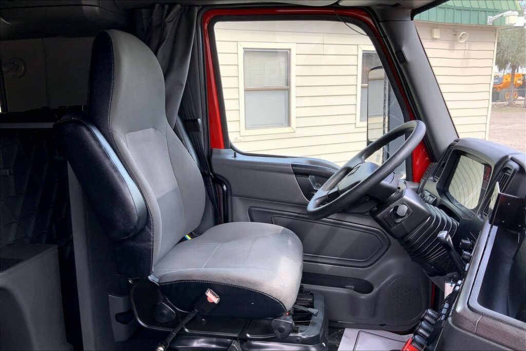 2023 CUM LT625 6X4 Sleeper