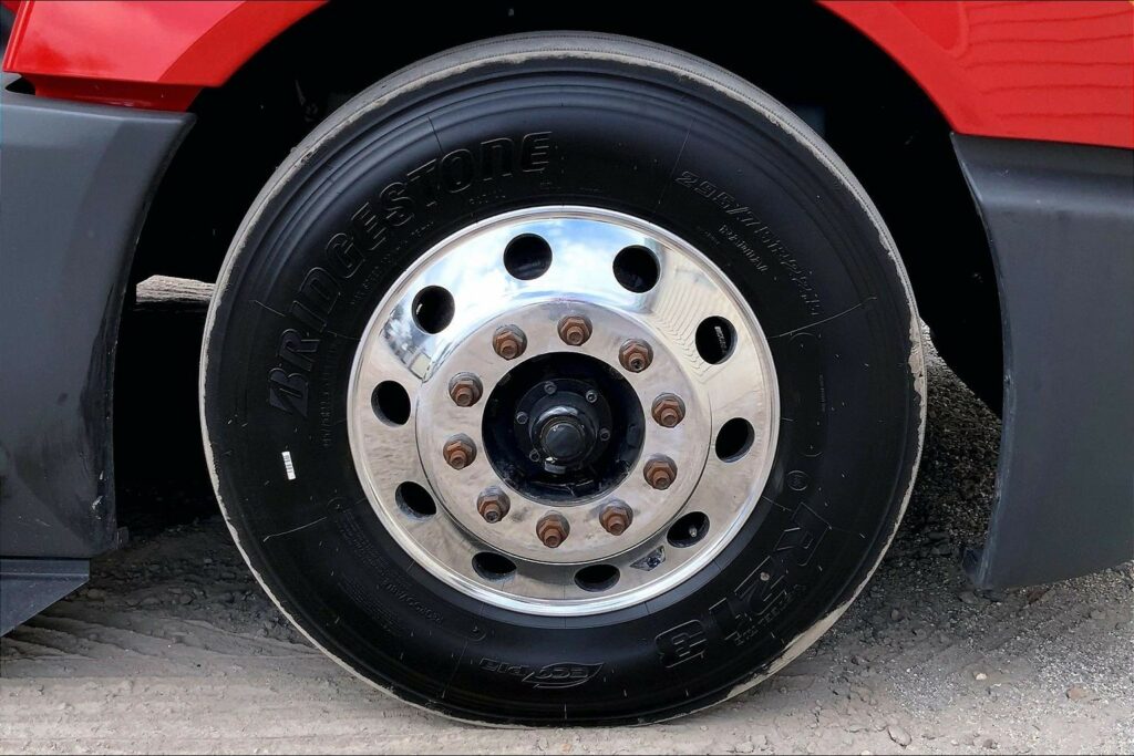 2023 CUM LT625 6X4 Sleeper