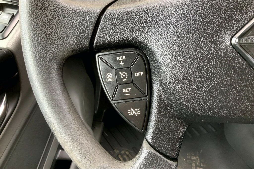 2023 CUM LT625 6X4 Sleeper