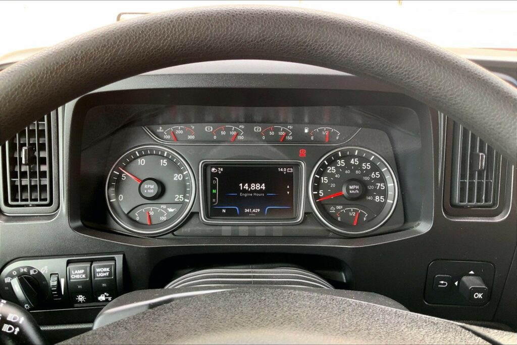 2023 CUM LT625 6X4 Sleeper