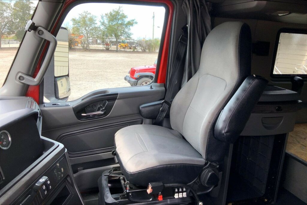 2023 CUM LT625 6X4 Sleeper