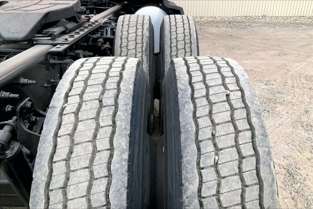 2023 CUM LT625 6X4 Sleeper