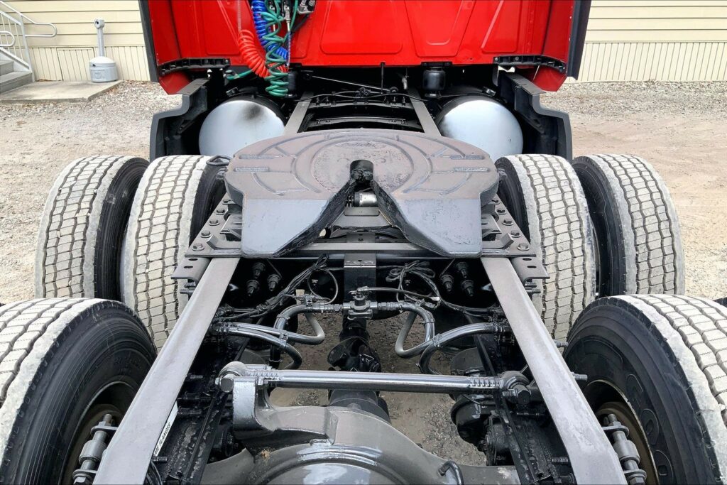 2023 CUM LT625 6X4 Sleeper